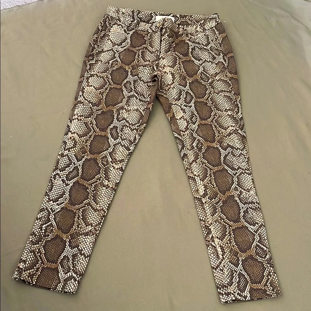 MICHAEL KORS Snake-Print  brown size 6” Women’s Jeans W Pockets front and Back